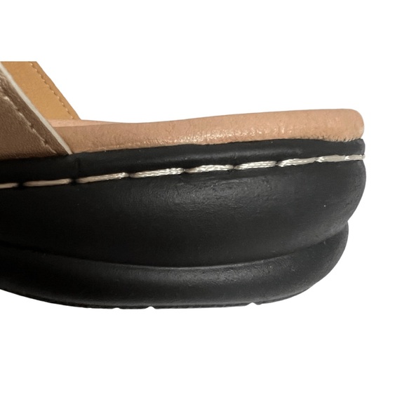 SZ 8 GOLD SANDLES WITH VELCRO ADJUSTABLE CLOSURE - Picture 5 of 7